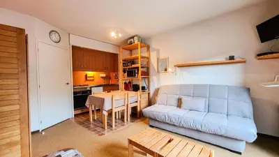 a living room with a blue couch and a table at Résidence Andromede - Studio agréable avec casier à ski · Proche des pistes · Balcon MAE-4274 in Magland