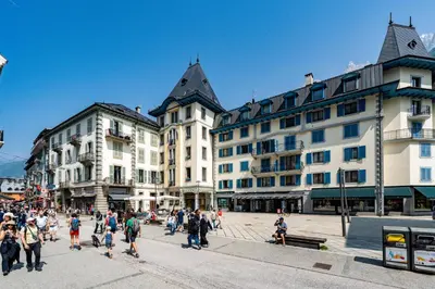 a group of people walking on a city street at Superbe appartement hyper-centre in Chamonix-Mont-Blanc