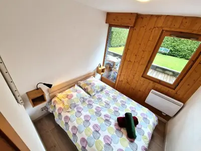 a small bedroom with a bed and a window at L'Appart de Chacha 2ch, 4pers Centre de Chamonix in Chamonix-Mont-Blanc