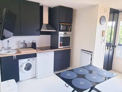 a kitchen with a washer and dryer and a sink at Le Mazots, Balcon, Parking, Proche Pistes in Arâches-la-Frasse