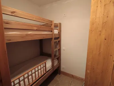 a couple of bunk beds in a room at Appartement 3 pièces cabine, 6 pers, face au spa et au ski bus, proche pistes et commodités - FR-1-572-45 in Arâches-la-Frasse