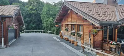 a wooden house with a driveway in front of it at SUPERBE DEMI CHALET LUXUEUX 120M² 8 Personnes à SALLANCHES. in Sallanches