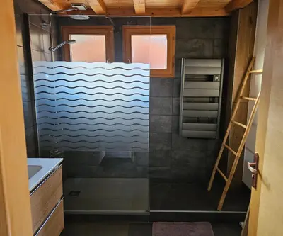 a bathroom with a shower and a sink at SUPERBE DEMI CHALET LUXUEUX 120M² 8 Personnes à SALLANCHES. in Sallanches