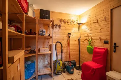 a room with a wooden wall with a snowboard in it at Chalet Vorgeats 2 - 6 pers - Au pied de la Flégère - Golf - UTMB in Chamonix-Mont-Blanc