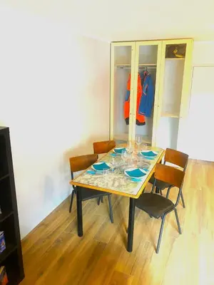 a dining room table and chairs in a room at Base Camp Chamonix Vue Mont Blanc Centre Ville in Chamonix-Mont-Blanc