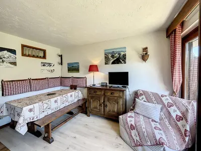 a bedroom with a bed and a desk with a tv at Studio Cabine pour 4 Pers à Deux Pas du Domaine Evasion Megève - FR-1-560-104 in Demi-Quartier